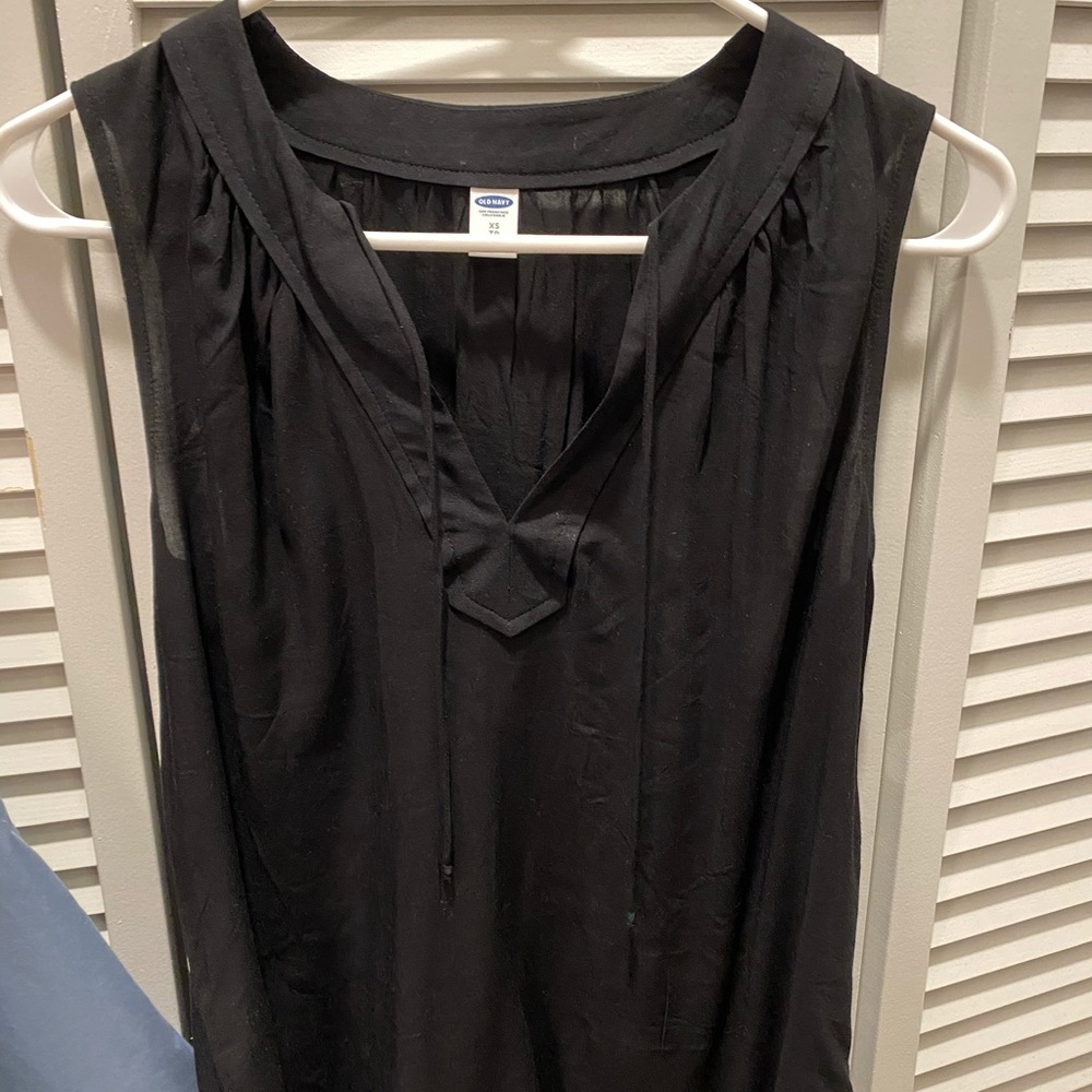 Black loose tank top v neck